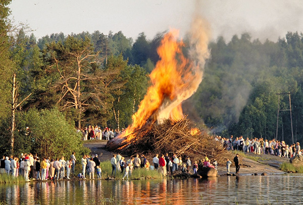 Kuvahaun tulos haulle Midsummer in Finland