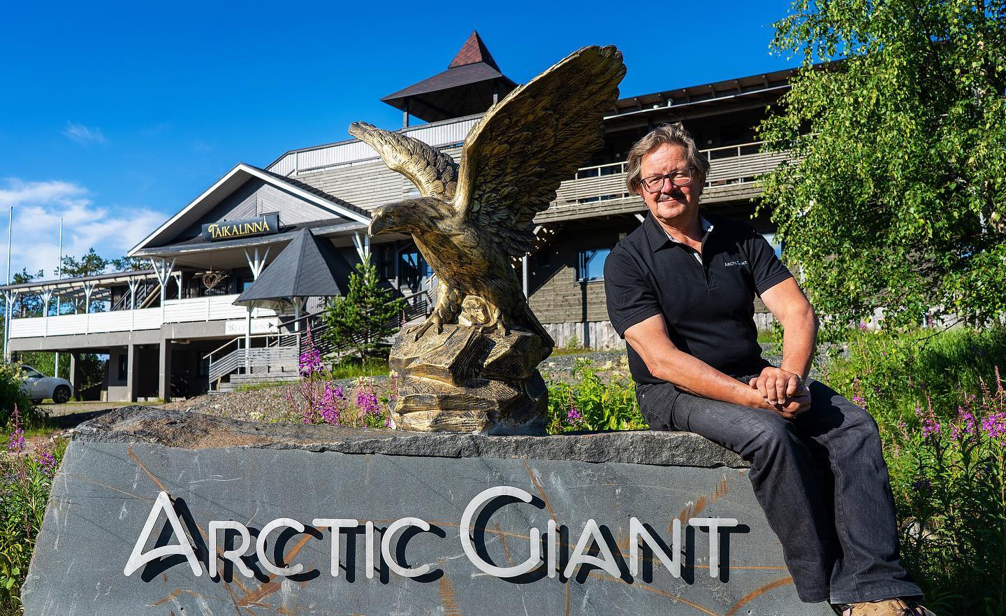 Arctic Giant Birdhouse Hotel