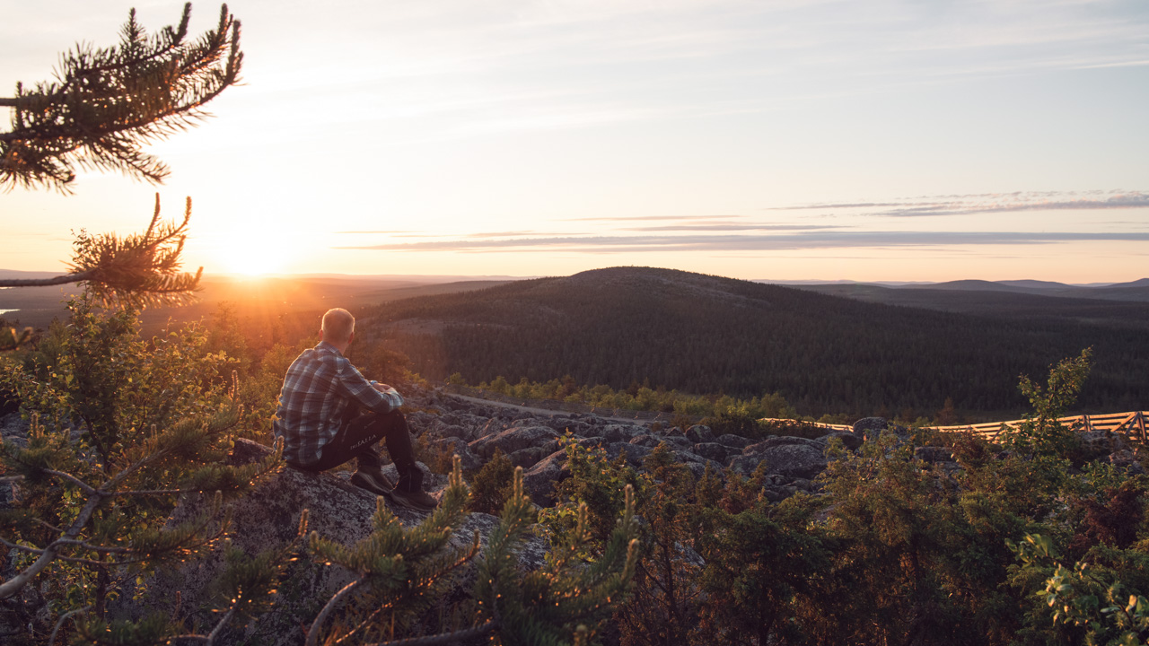 Midnight sun hiking